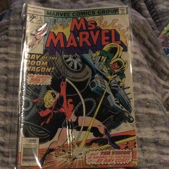 Marvel Accessories - Vintage 1977 Ms. Marvel #5 Comic book